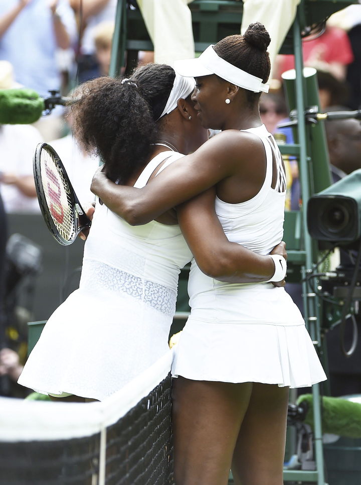Serena Williams vence a su hermana y se mete a cuartos