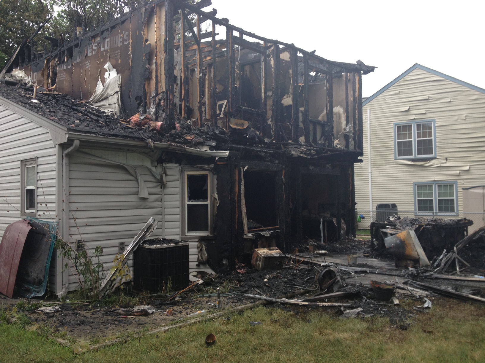 Update Second victim dies from injuries after Beach house fire