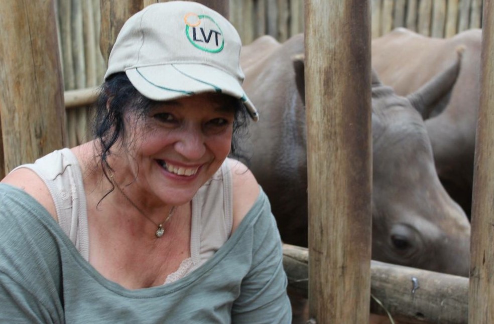 ELIZE PARKER JOERNALIS, SKRYWER EN TROOSTANTE VIR DIE VOLK Mediamense