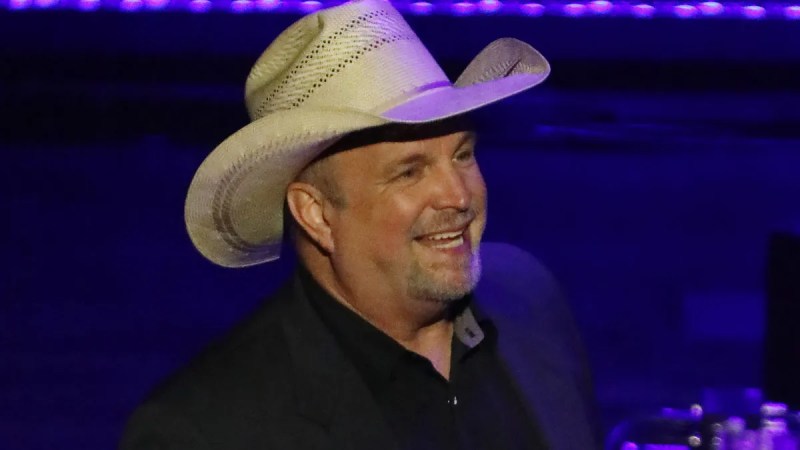 Breaking News Garth Brooks And Toby Keith Unite For A Country Music Extravaganza