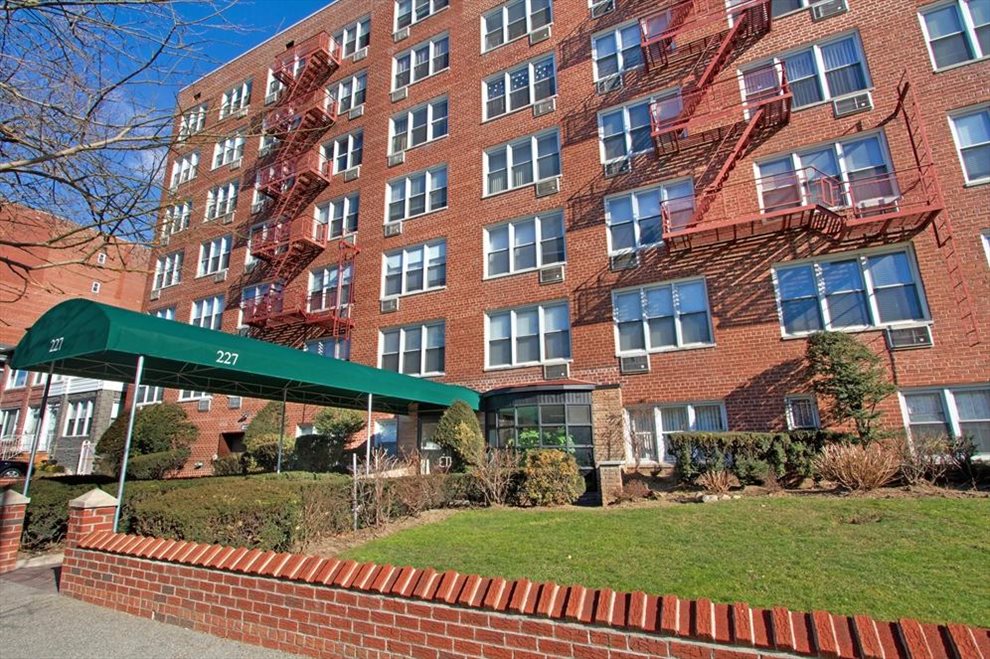 227 Ocean Parkway 6H, Brooklyn, NY 11218 Property for sale