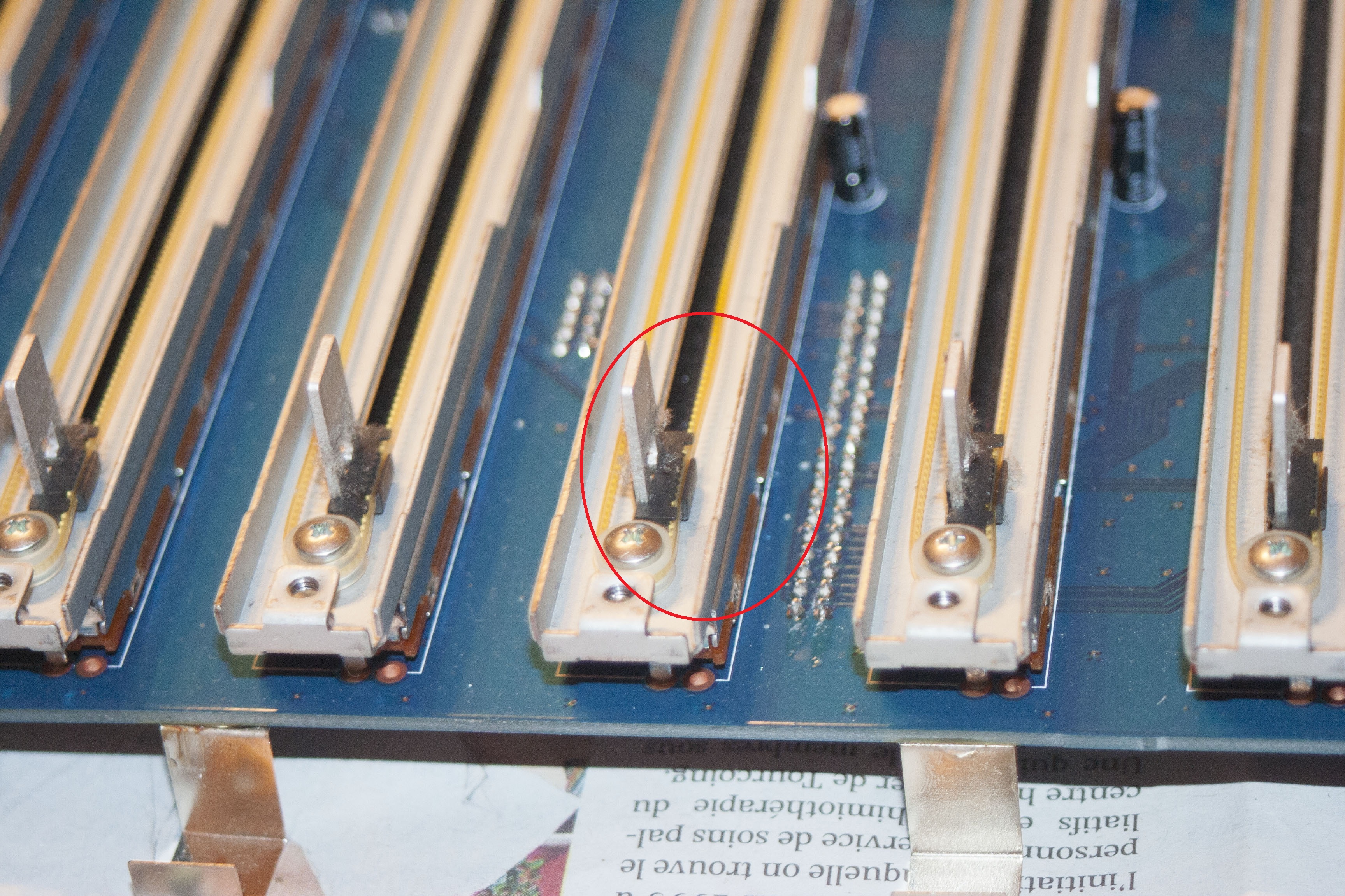 Tutoriel Réparation Fader Behringer BCF2000 Audiofanzine