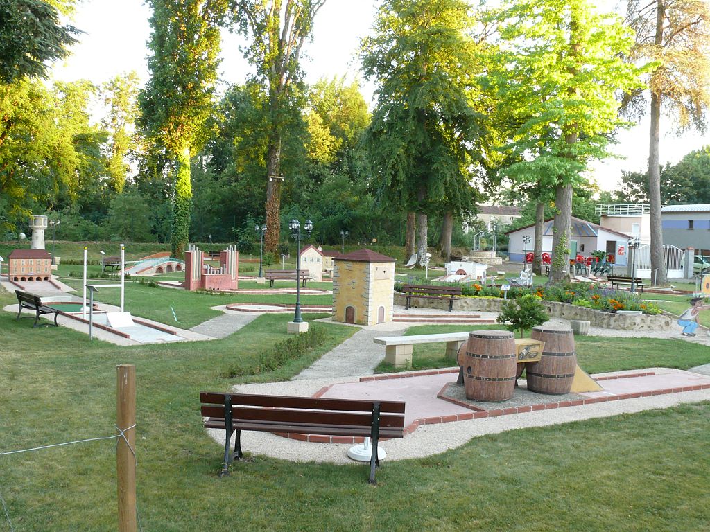 MINIGOLF LE BOSQUET DE LÉONTINE Loisirs à Plaisance Tourisme Gers