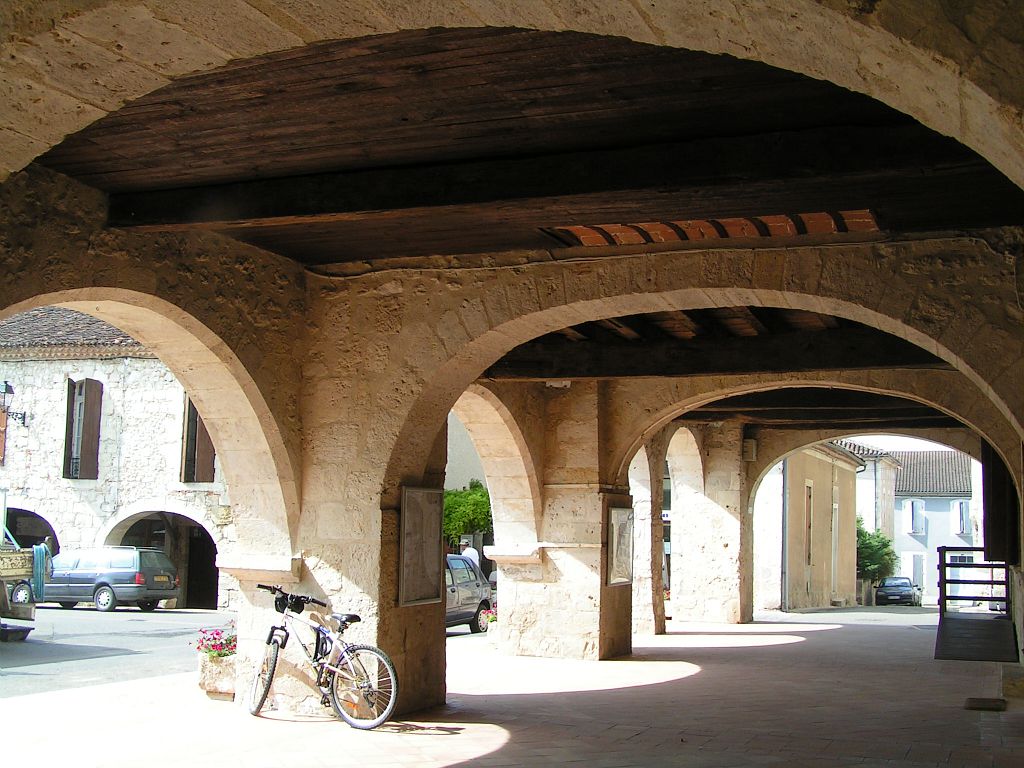 visite de la bastide de montréal du gers montréaldugers 32290 gers