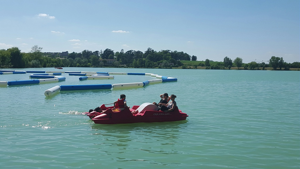 pédalo sur le lac l'islejourdain 32160 gers tourisme