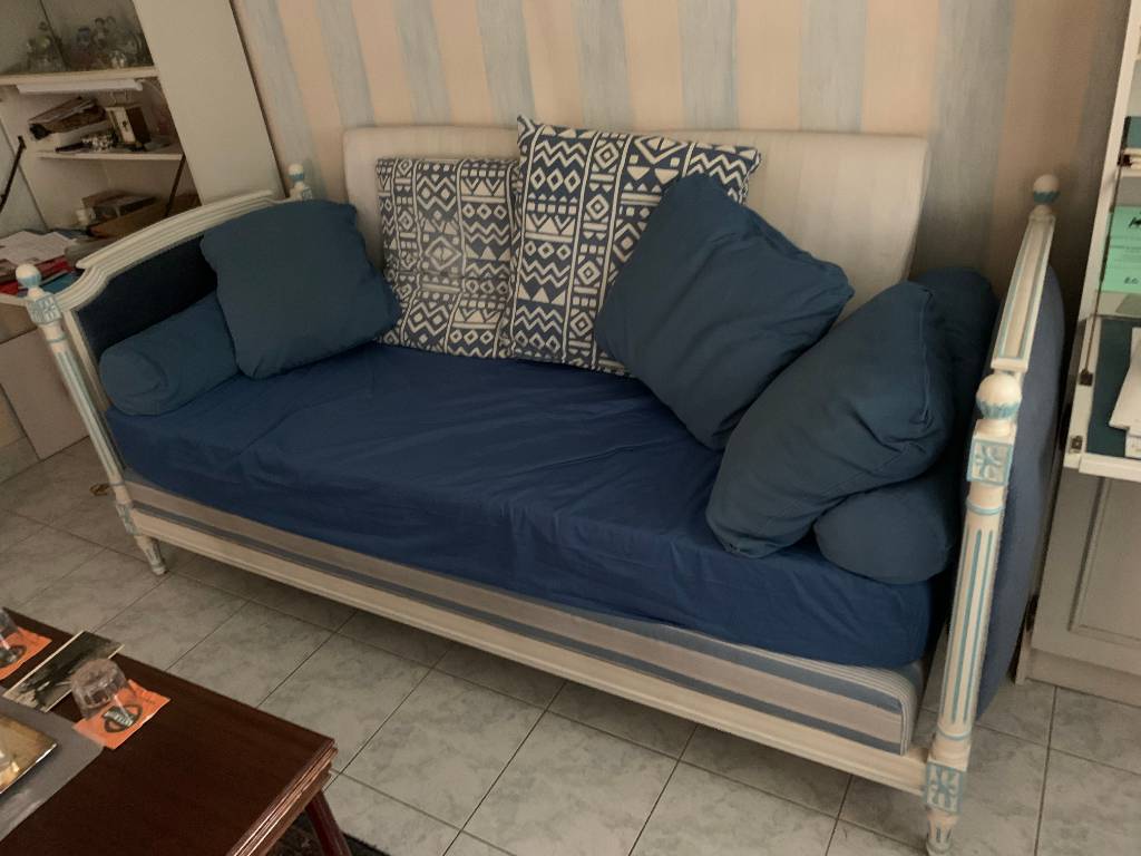LIT DE REPOS CAPITONNE STYLE LOUIS XVI Puces Privées