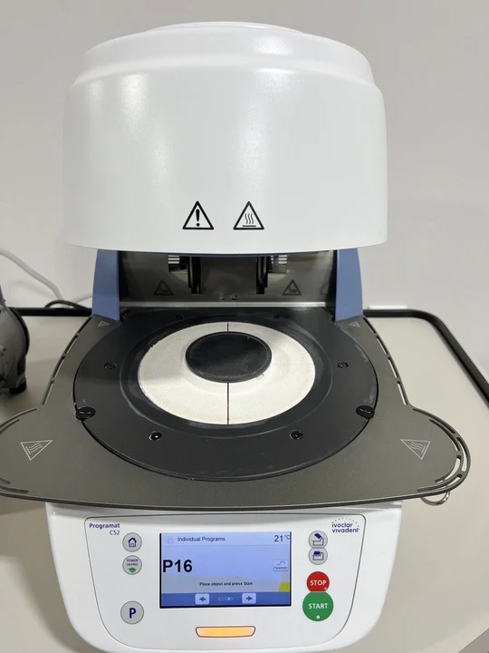 IVOCLAR VIVADENT PROGRAMAT CS2 CERAMIC FURNACE