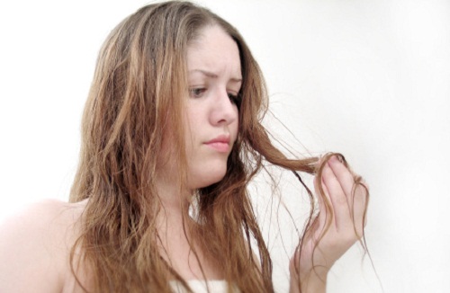 Capelli secchi e sfibrati cause e rimedi naturali