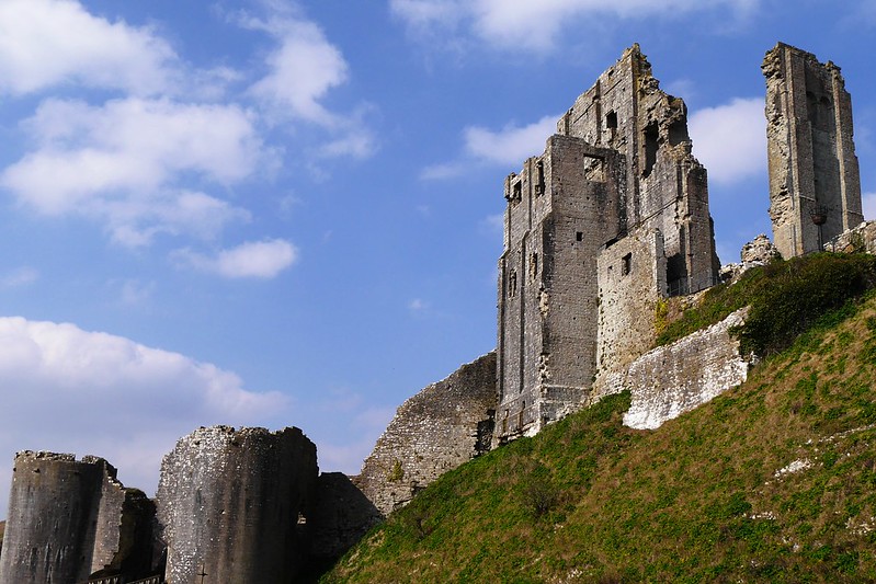Medieval Britain Corfe Castle. History, Facilities and Opening Hours.