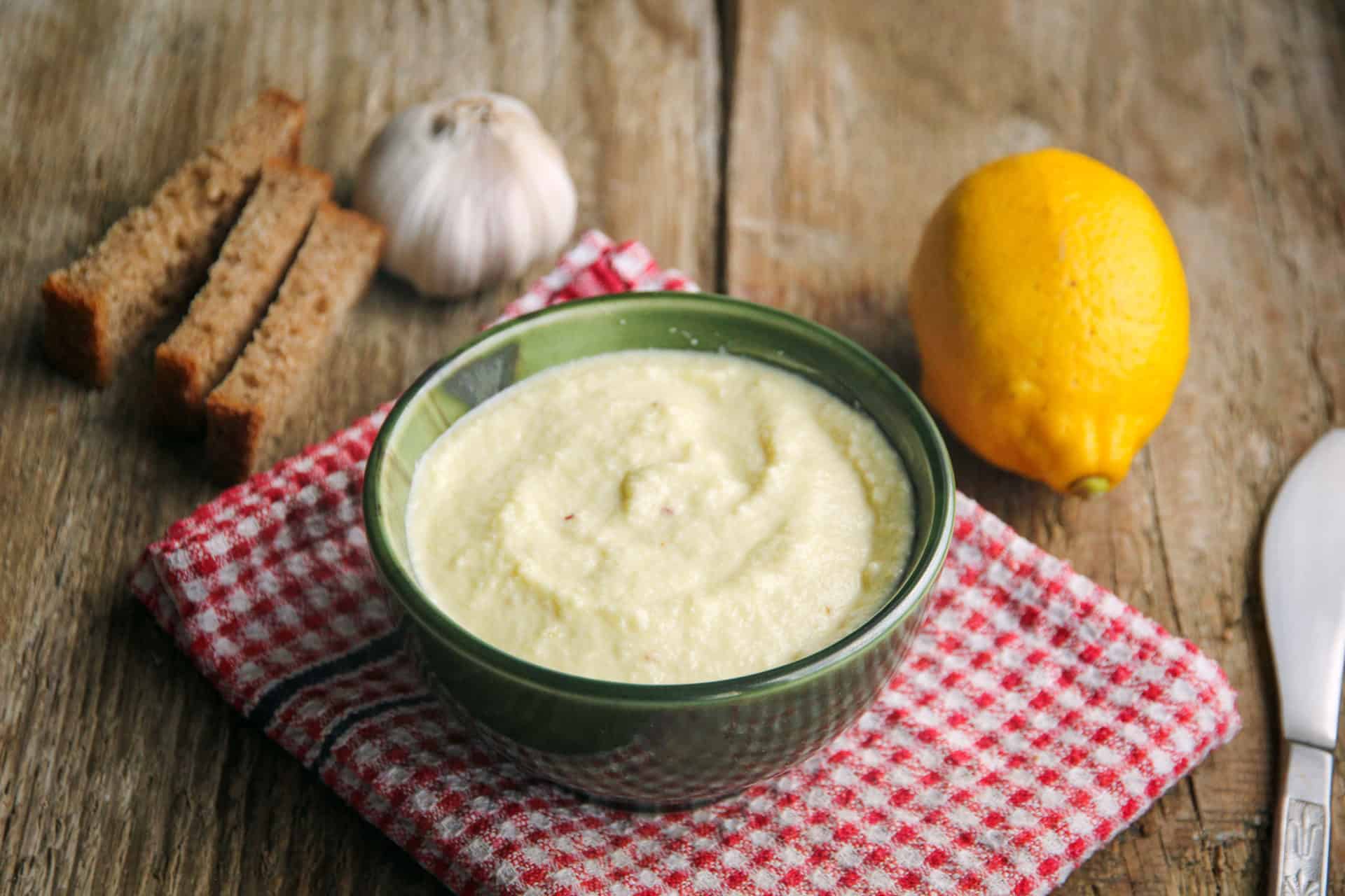 Toum (Lebanese/Mediterranean Garlic Sauce) Medmunch