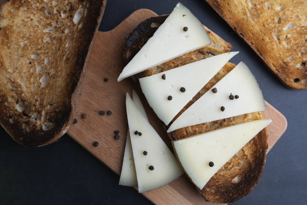 How to Cut Manchego Cheese [Definitive Guide] Medmunch
