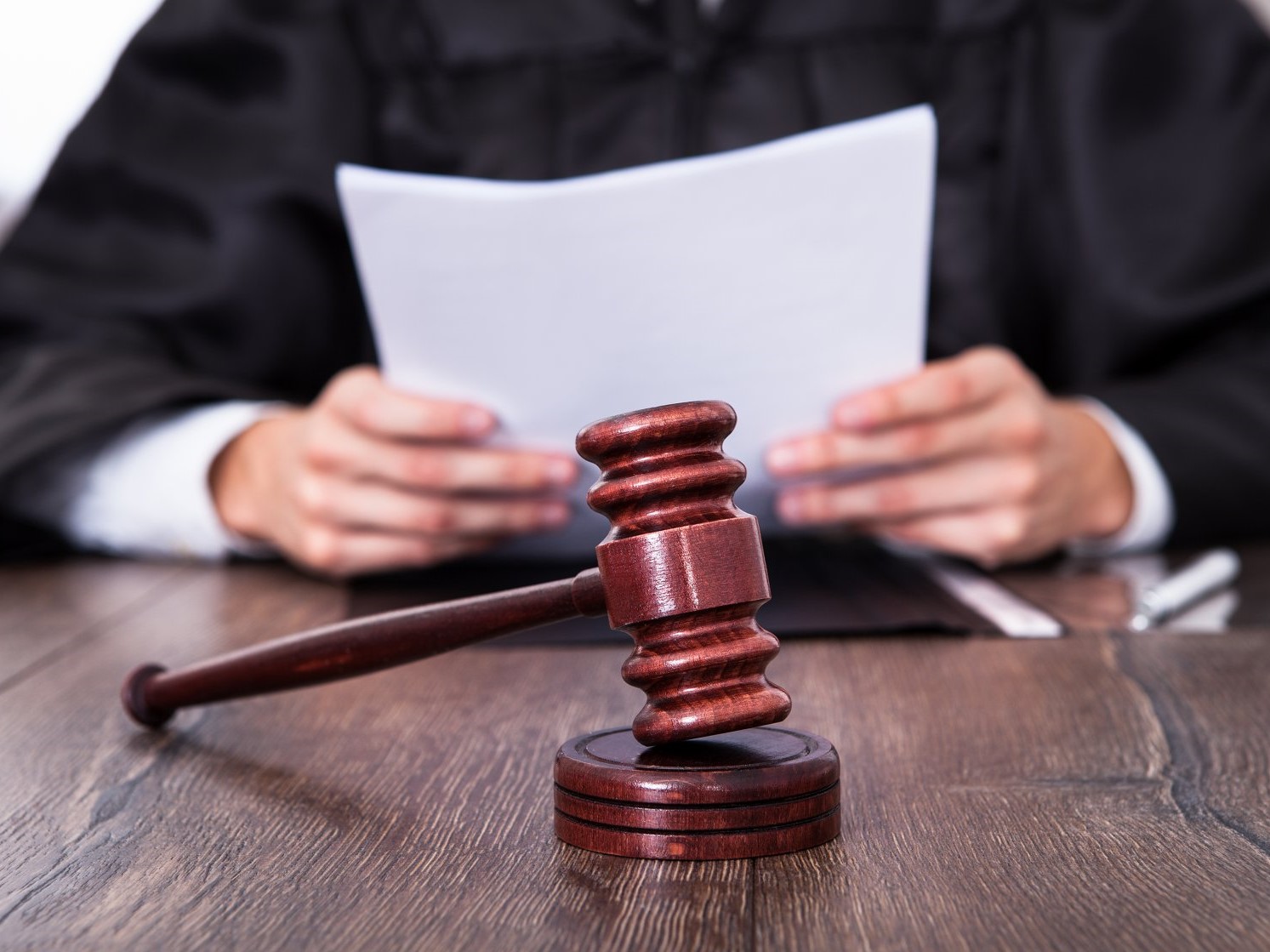 Экс-главврача областной больницы ЕАО приговорили к трем годам условно за смерть пациента