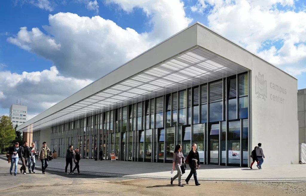 Universität Saarbrücken Campus Center.Foto Iris Maurer medstudium