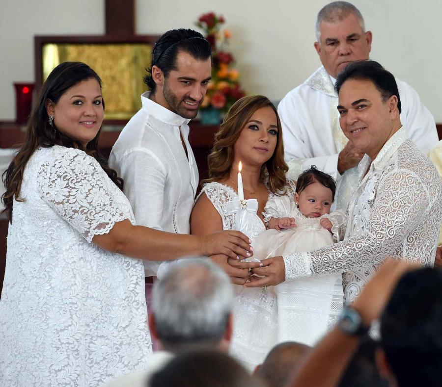 Bautizo de Alaïa hija de Adamaris López en detalles por PaparazziTV