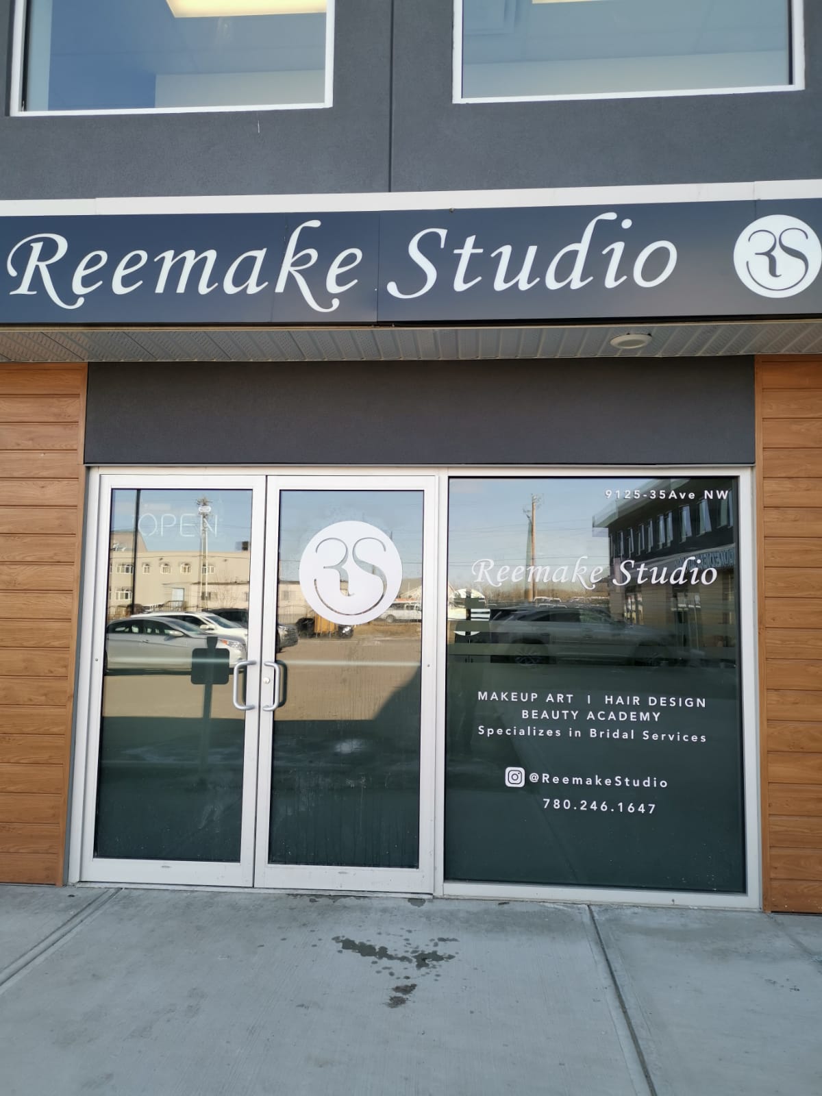 Custom Decals Edmonton Vinyl Decals & Signs Mega signs