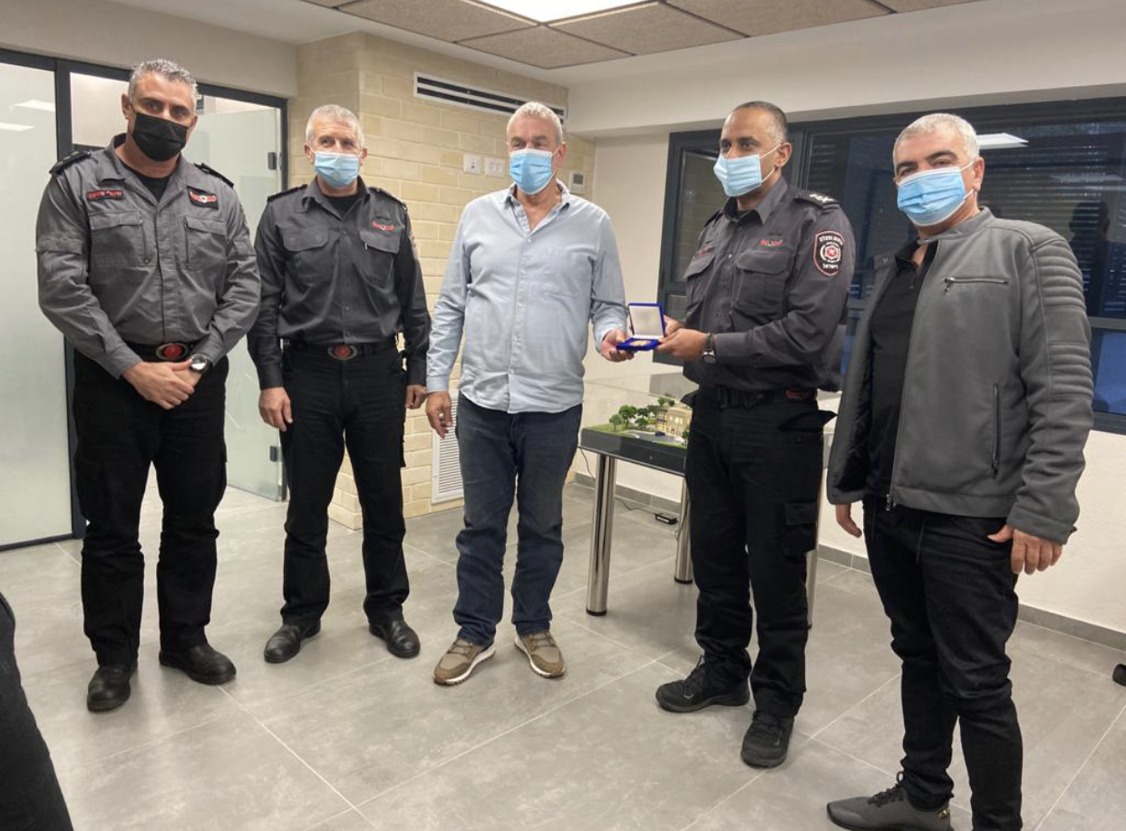כל המשפחה יכולה לעלות או לרדת ברכבל שצופה על הנוף הלבן, או לגלוש במזחלות האקסטרים שנמצאות על מסלול מיוחד ודוהרות עליו. כבאות והצלה לישראל בביקור במועצה אזורית מבואות החרמון - מידע 8