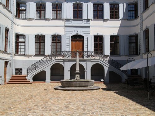 Blaues haus from mapcarta, the open map. Weisses Und Blaues Haus