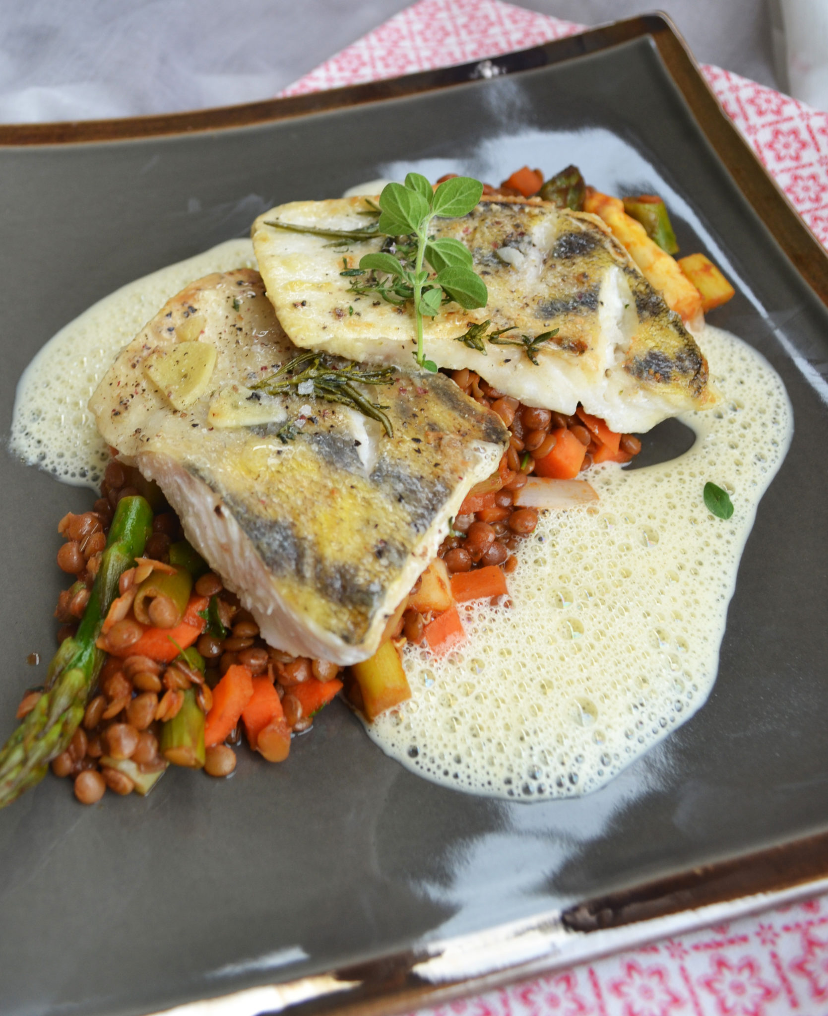 Schnell und fein! Zanderfilet mit LinsenSpargelGemüse und Senfschaum