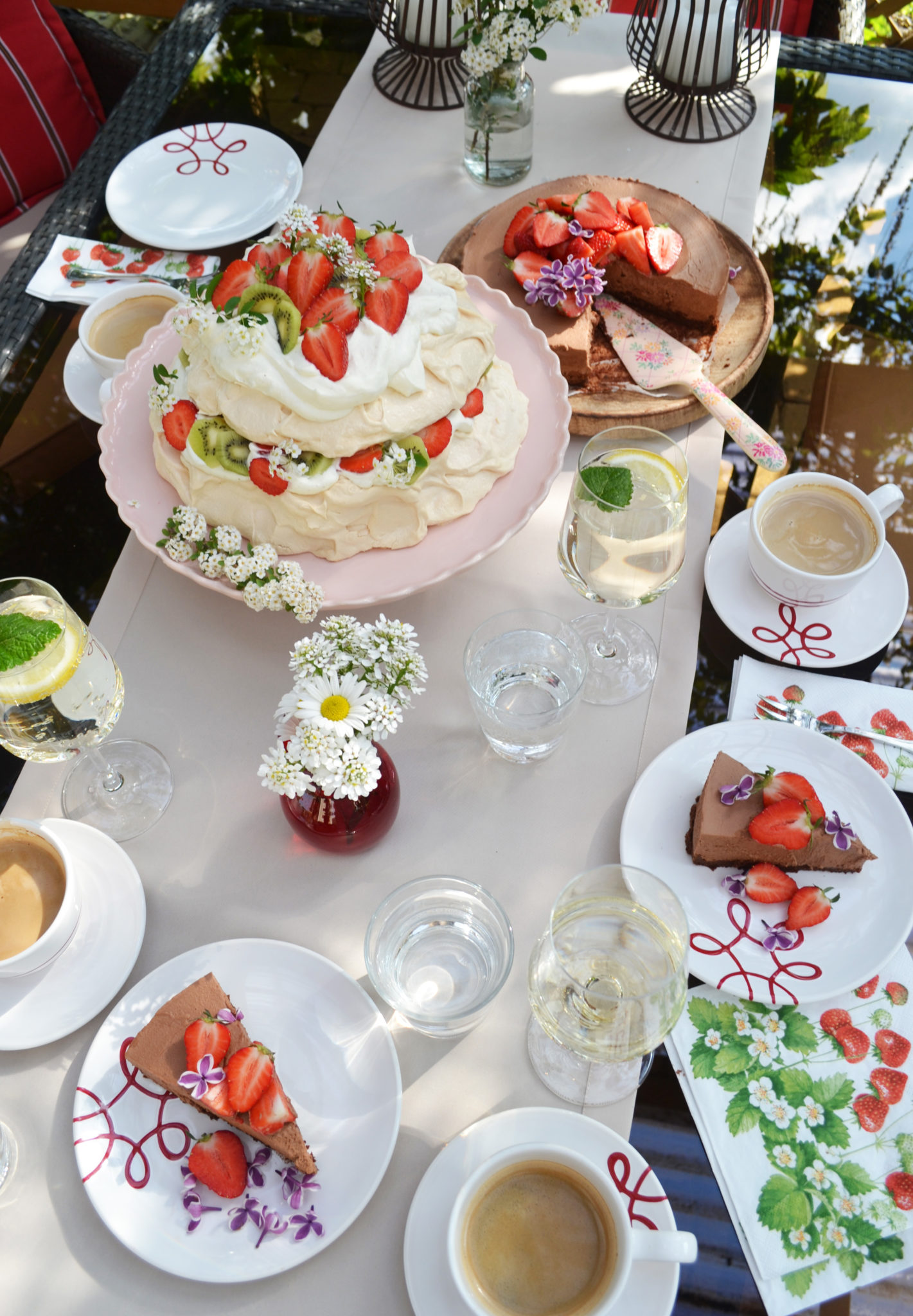 Süße Liebeserklärung! SchokomousseTorte mit Erdbeeren