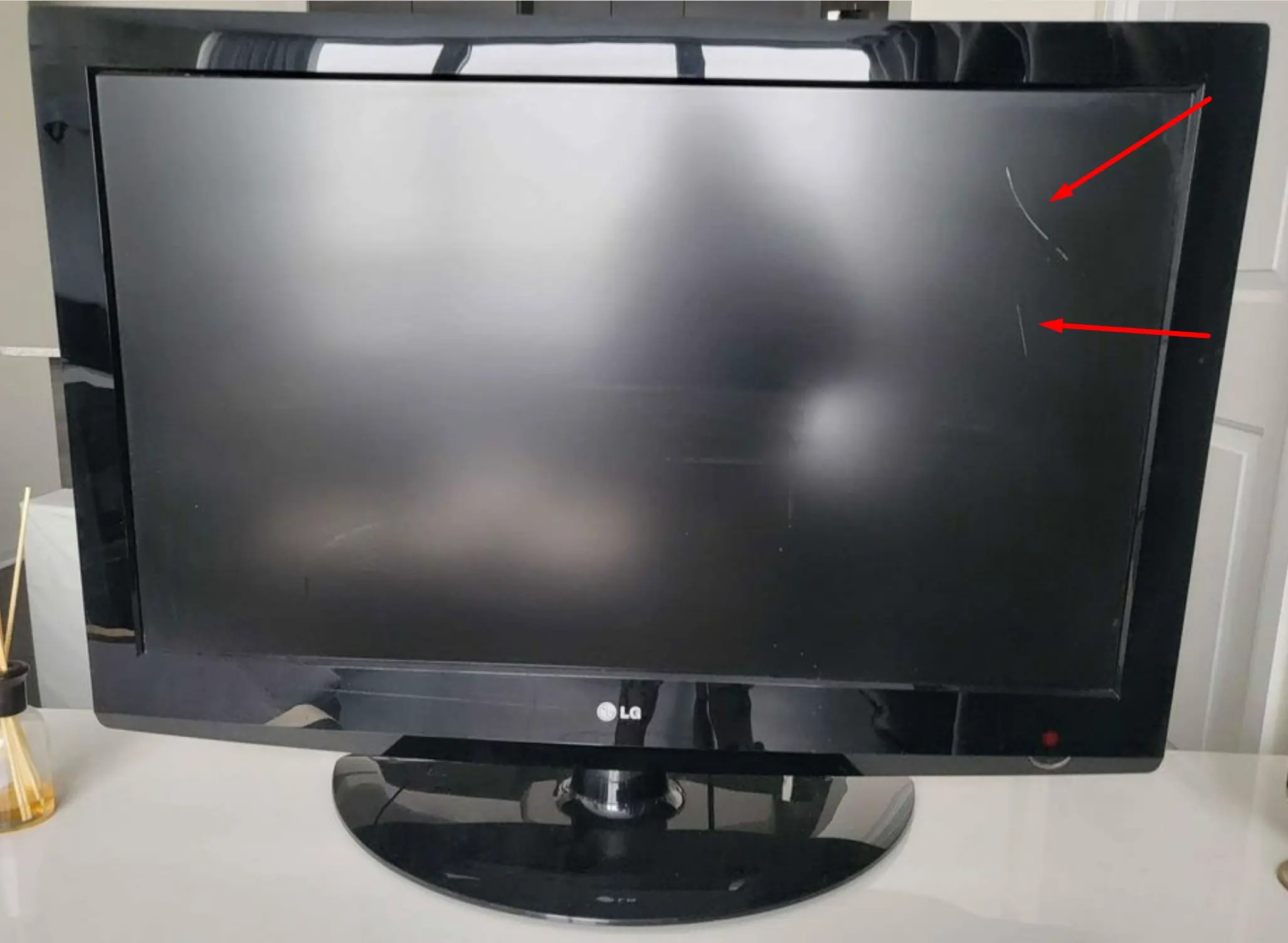 How to Repair Deep Scratches on Your Flat TV Screen