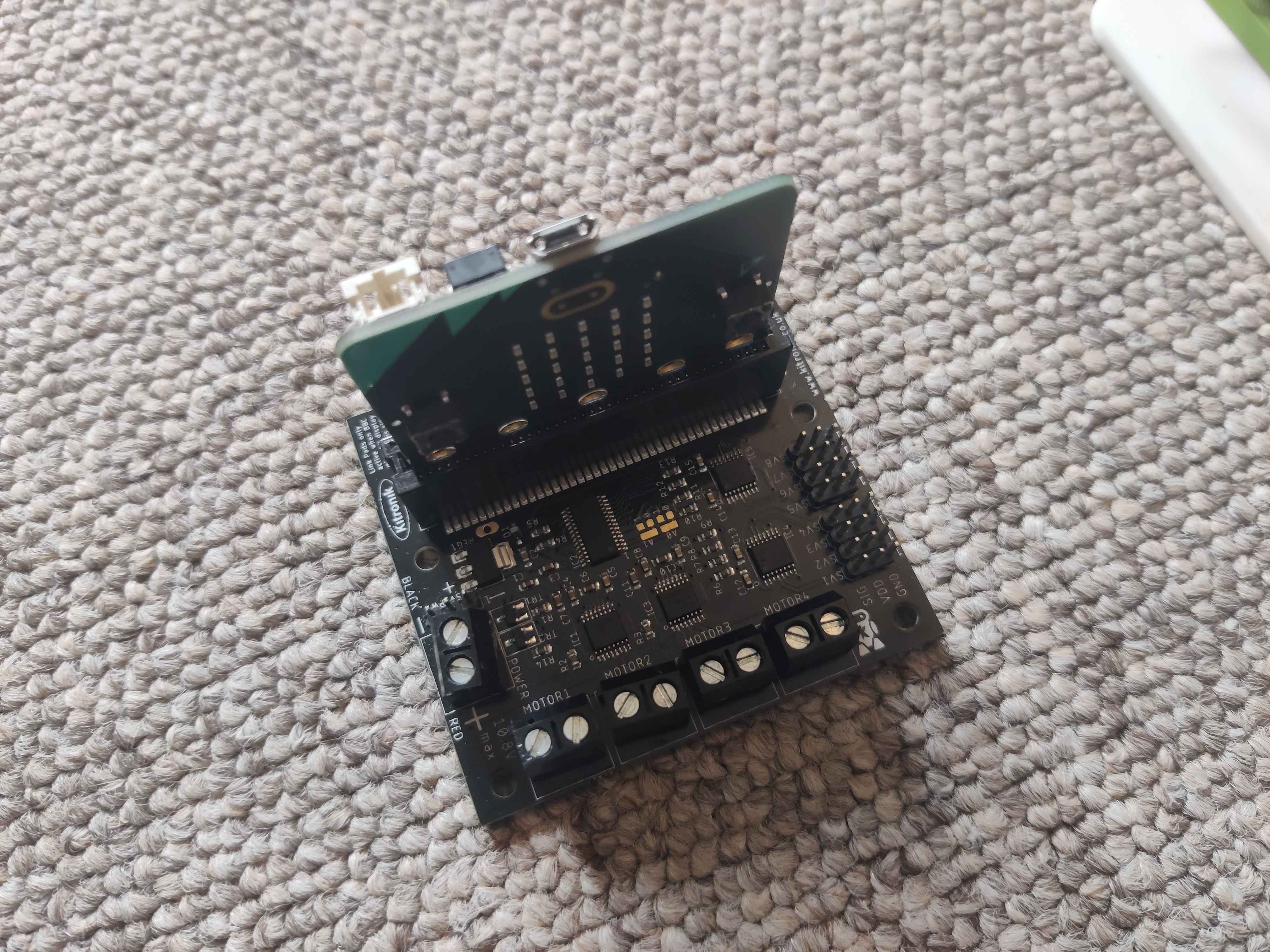 Volume Meter using the MicroBit Volume meter (GirlsIntoCoding)