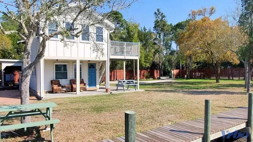 Best places to stay in Cedar Key Florida [TOP AREAS & HOTELS]