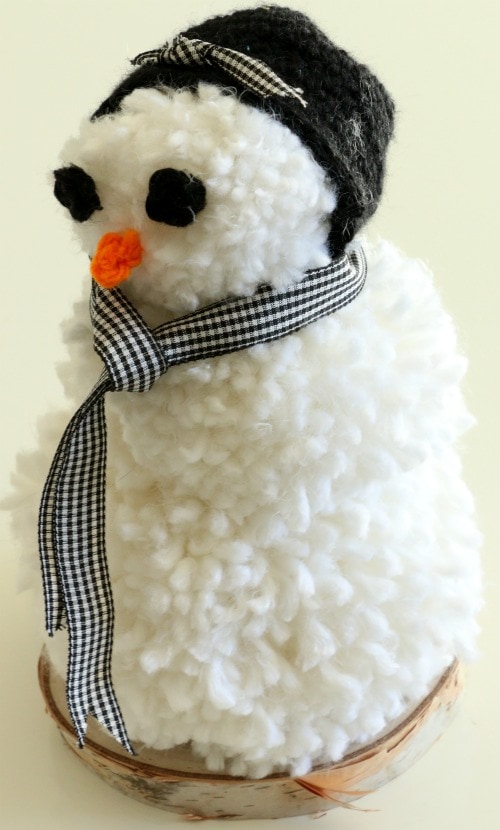 Howo to Make an Easy DIY Pom Pom Snowman for the Holidays
