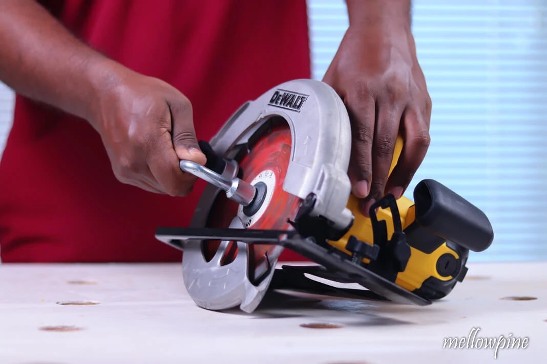 How to Change Circular Saw Blade [StepbyStep Guide] MellowPine