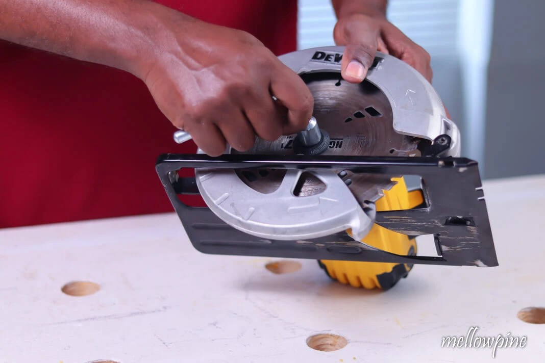 How to Change Circular Saw Blade [StepbyStep Guide] MellowPine