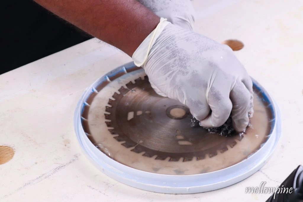 How to Clean Circular Saw Blades [StepbyStep Guide] MellowPine