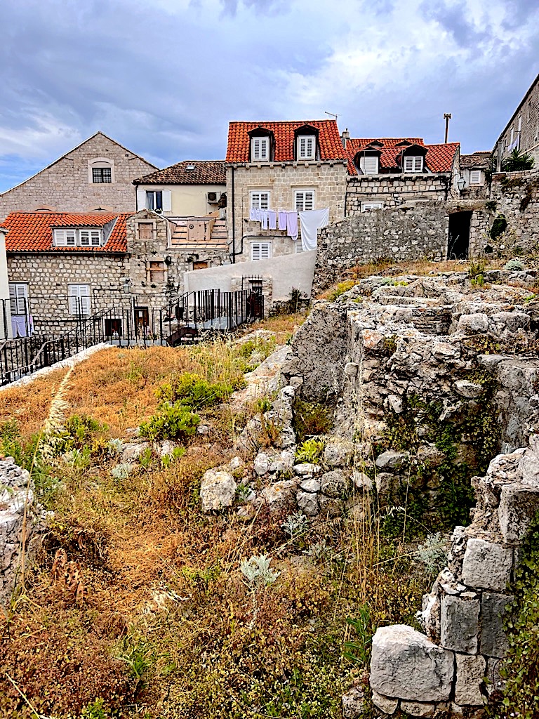 hillside laundry Mellow Wanderer