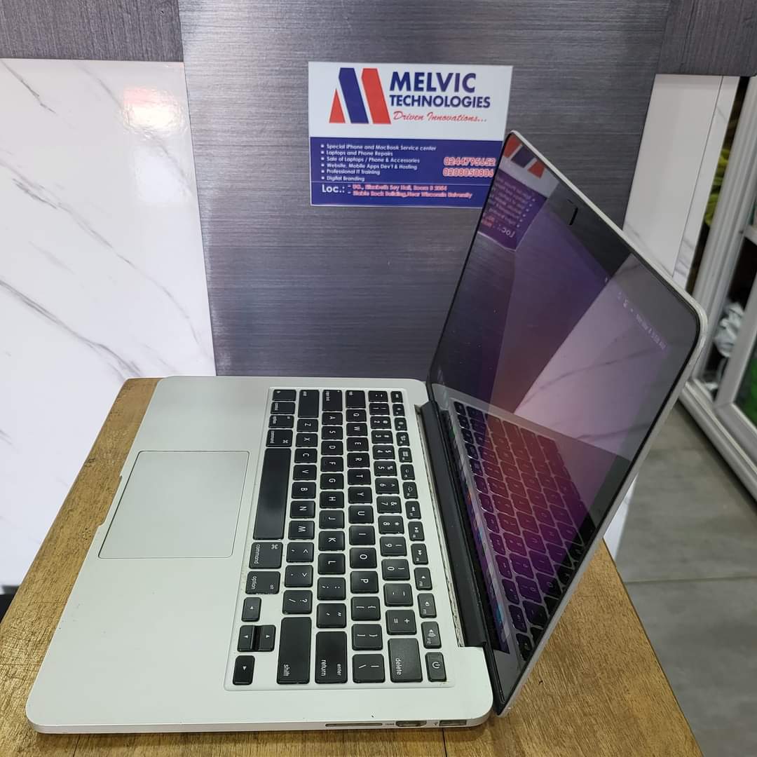 MACBOOK PRO 2015 /INTEL CORE I7/ 256GB SSD /8GB RAM /13.3 INCH RETINA
