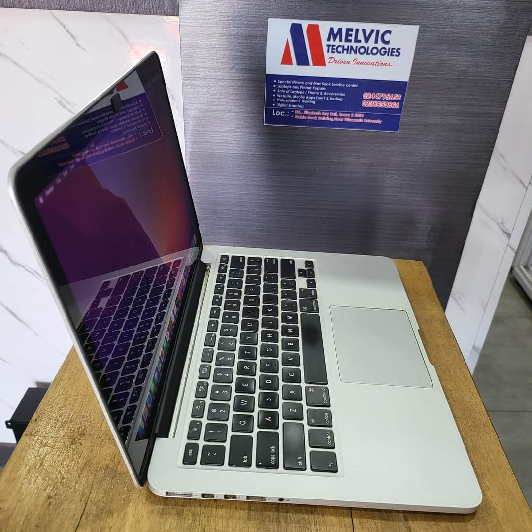 MACBOOK PRO 2015 /INTEL CORE I7/ 256GB SSD /8GB RAM /13.3 INCH RETINA