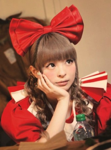 きゃりーぱみゅぱみゅ。実は壇蜜と同じEカップ？証拠画像は？ きゃりーぱみゅぱみゅが壇蜜と同じくEカップ！？ | めもんぐ