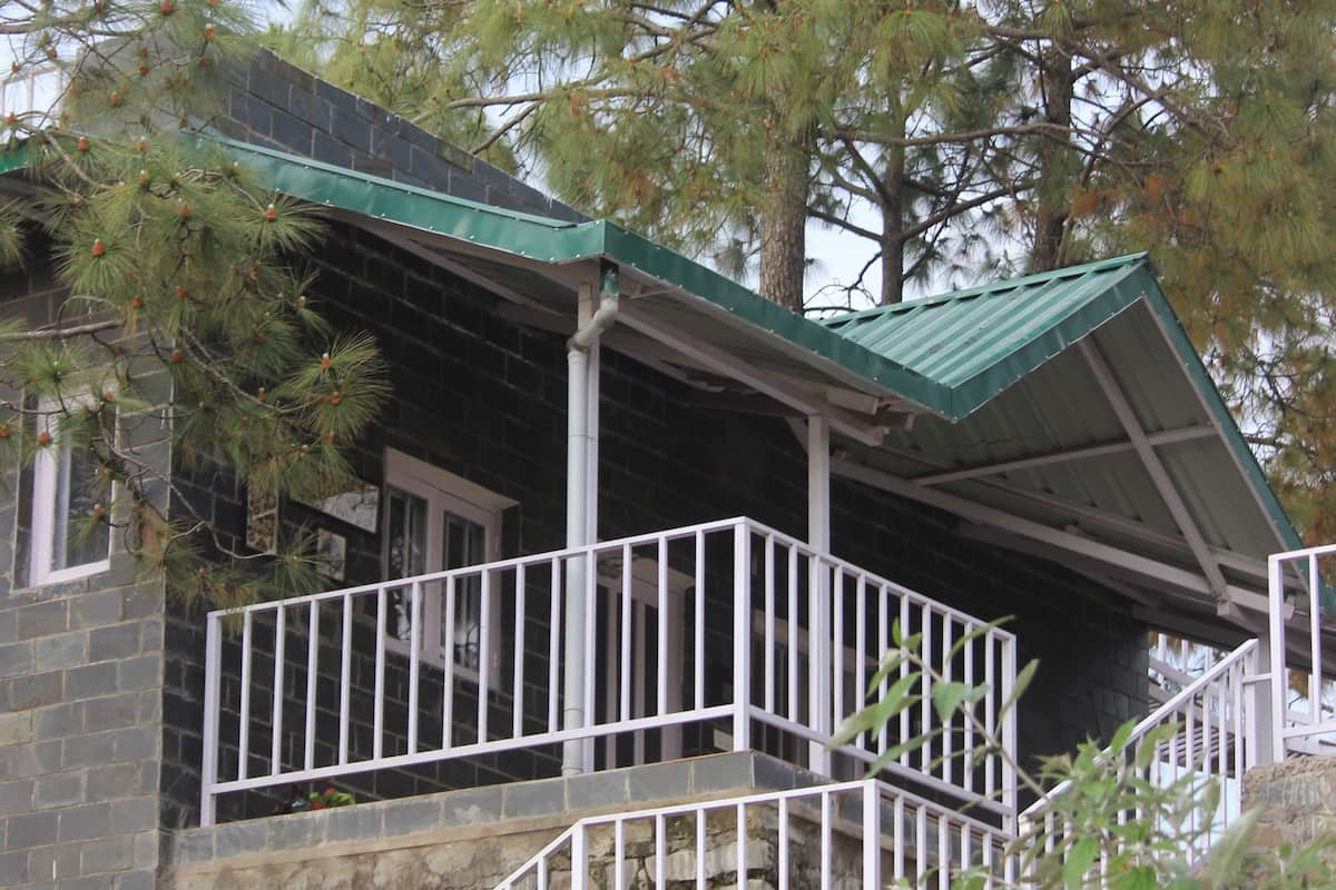 Pine Crest East, Kasauli Ménage Vacation Homes