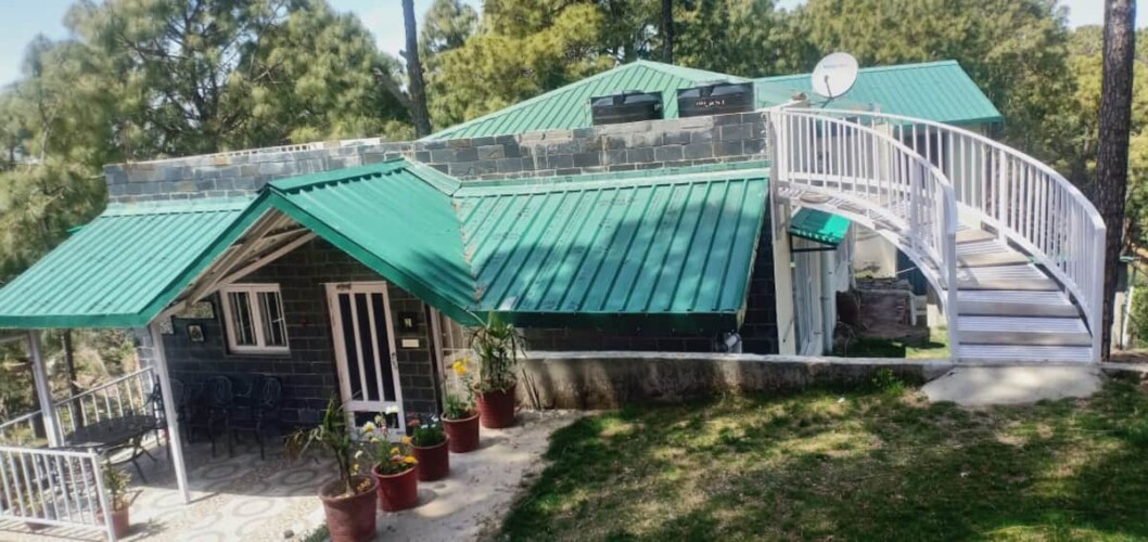 Pine Crest East, Kasauli Ménage Vacation Homes