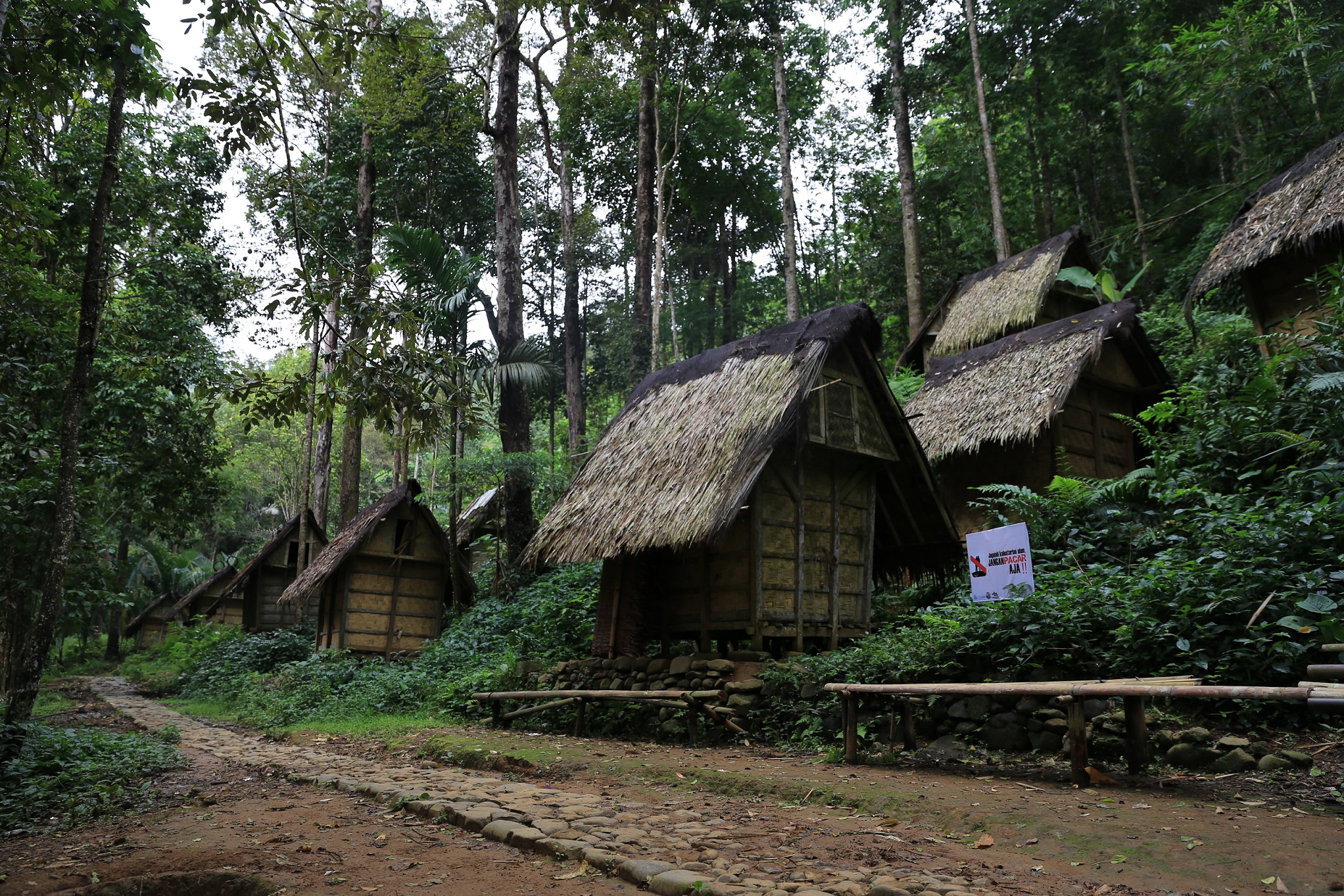 Wisata Budaya Baduy Luar Mencari Pelangi