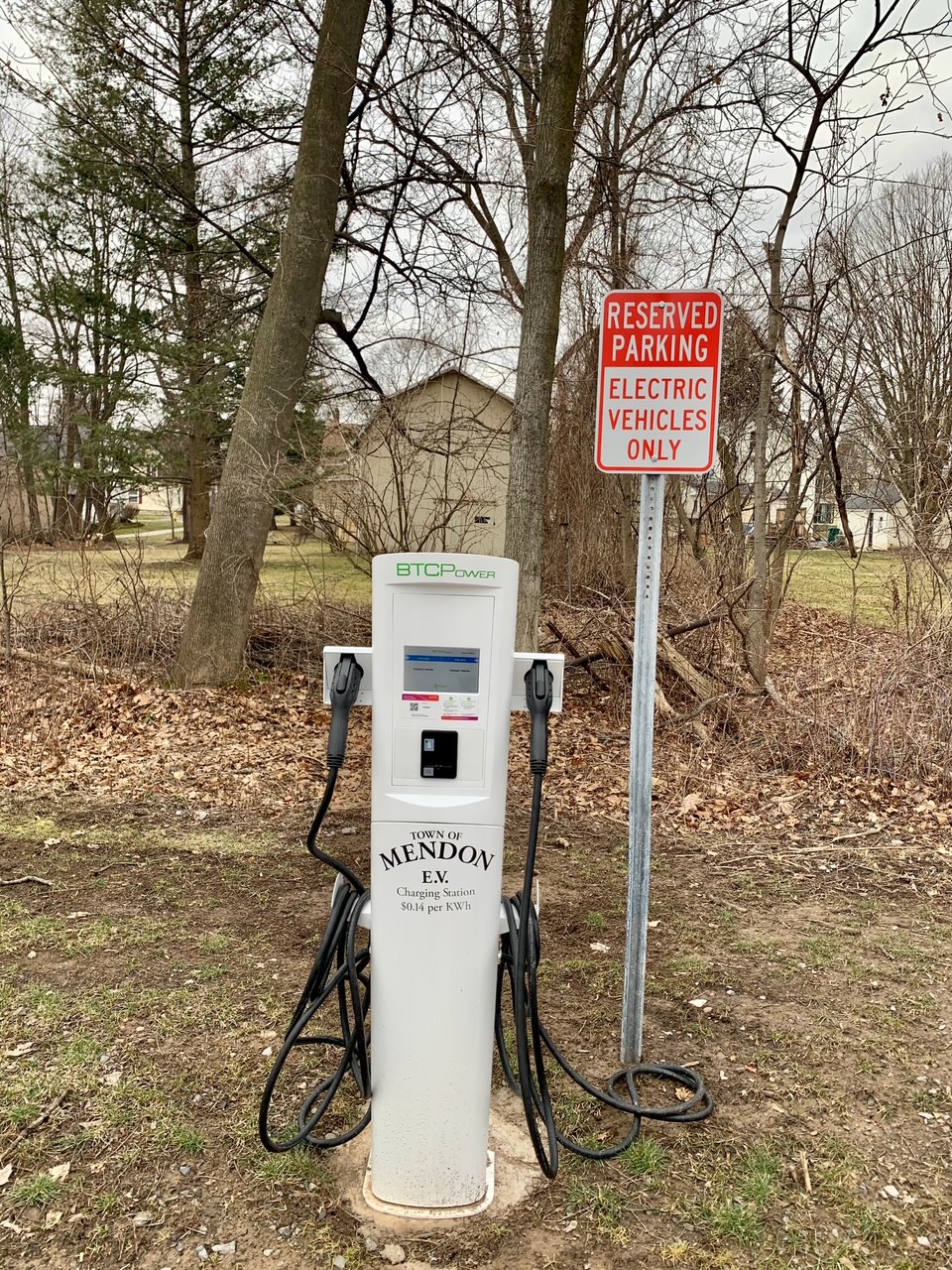 Town of Mendon Installs Electric Car Charging Station at Mendon Public