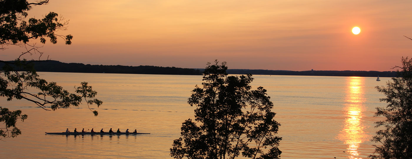 Mendota Lake House Inn and Bed and Breakfast 704 E Gorham St