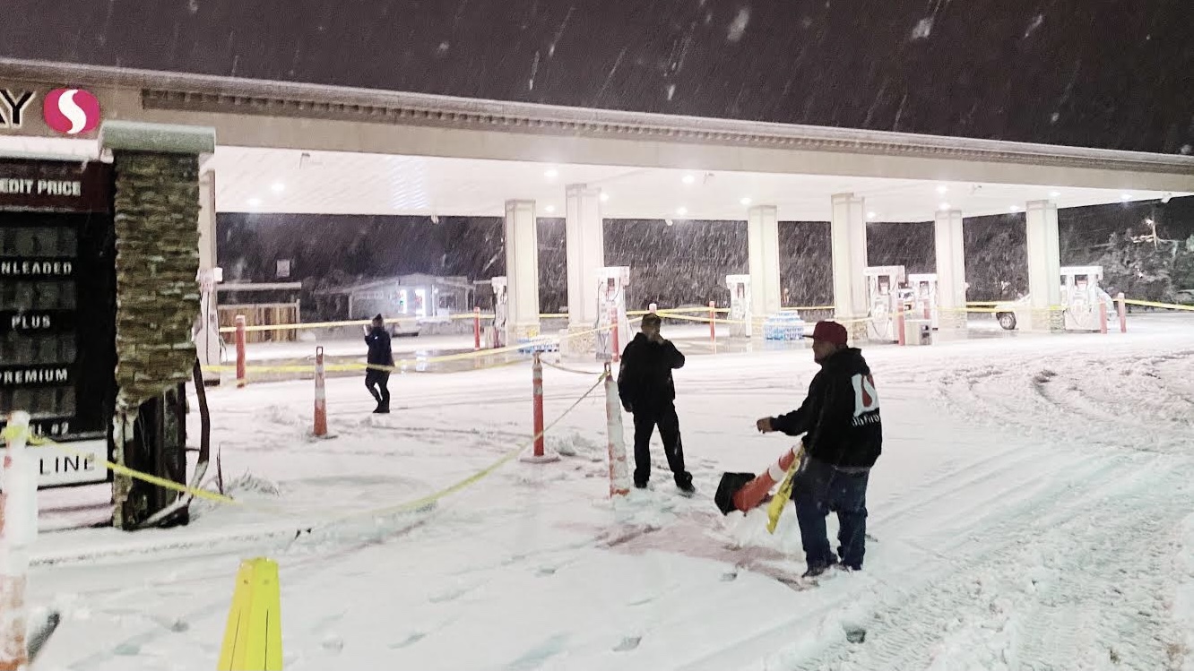 HAZARDOUS ROADS & POWER OUTAGES — TRAVEL ILL ADVISED — 101 closed at