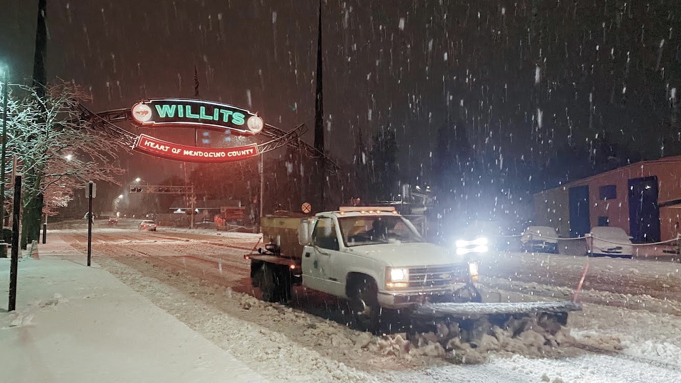 HAZARDOUS ROADS & POWER OUTAGES — TRAVEL ILL ADVISED — 101 closed at