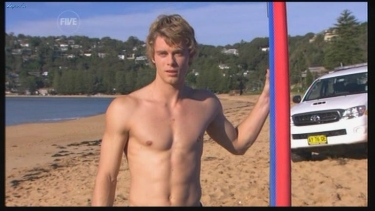 Shirtless Luke Mitchell - MenofTV.com - Shirtless Male Celebs