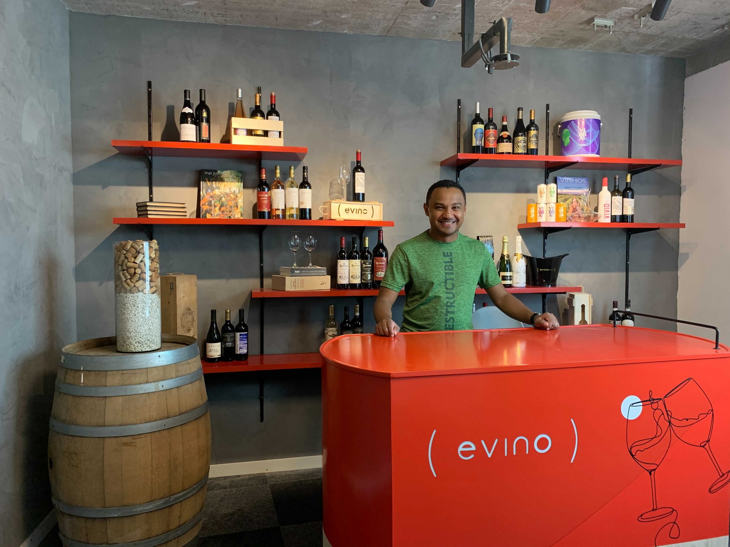 Evino lança loja online para consumidor comprar vinho ao vivo com sommelier  | Mercado&Consumo