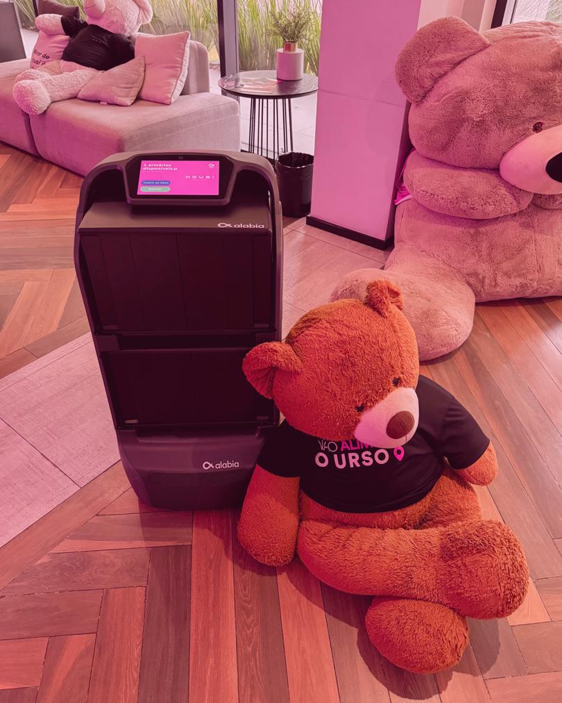 Housi integra robô autônomo ao serviço de quarto para hóspedes da