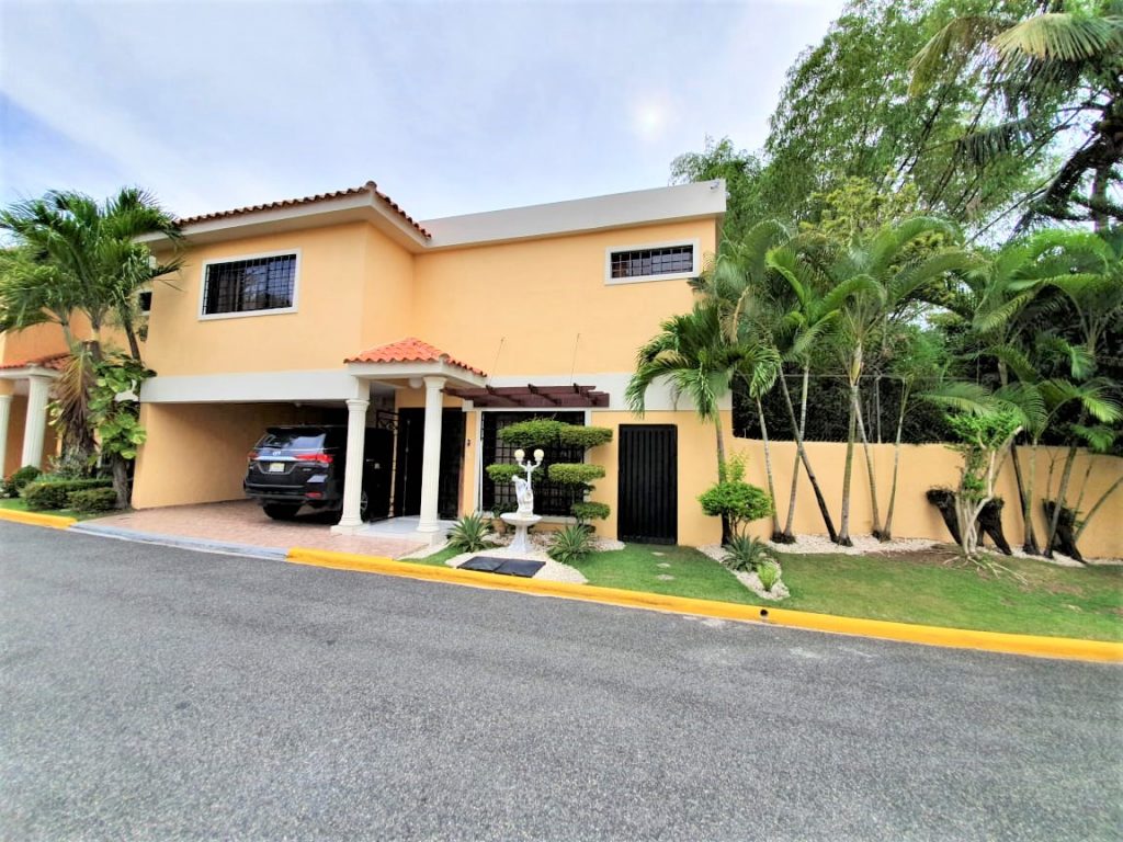 Casa en Venta en Altos De Arroyo Hondo • Regis Jiménez Invierte en Bienes Raíces con Poco