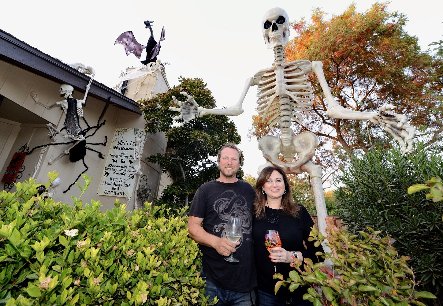 Couple says cheers to Halloween fun — Merced County Times