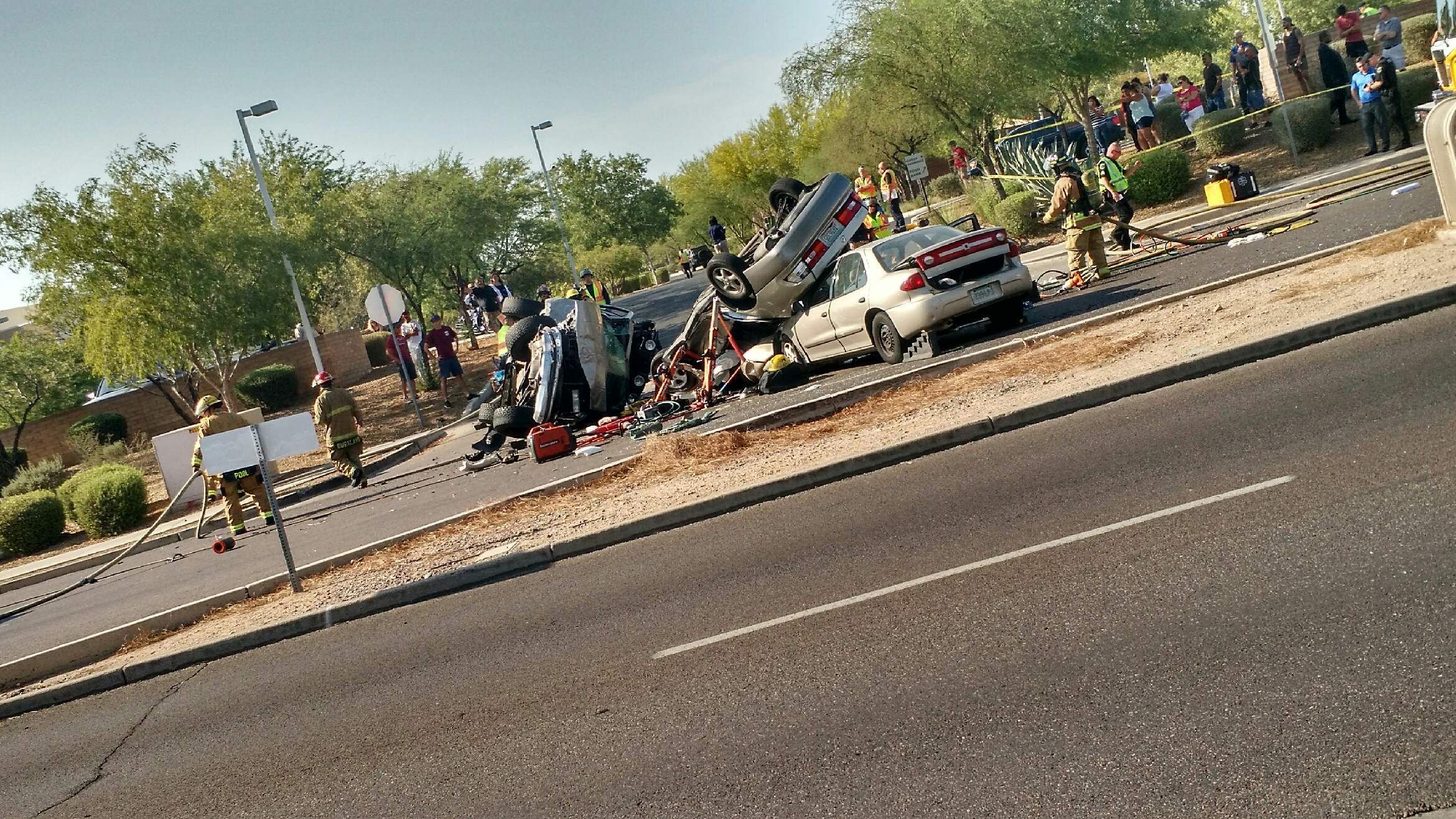 Man dies after 3vehicle crash in Glendale Arizona's Family