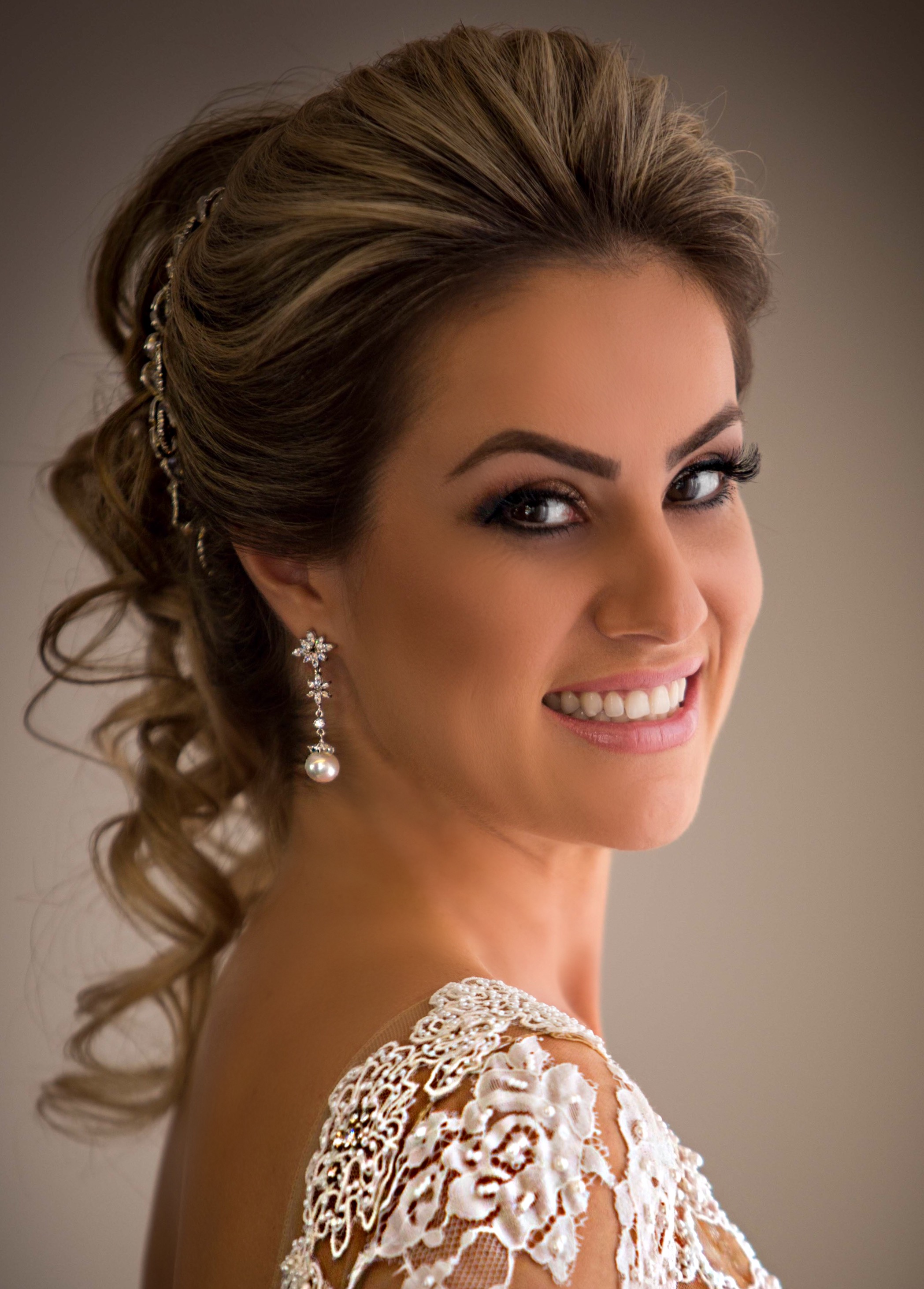 Portfólio Maquiagem e penteado para noivas em