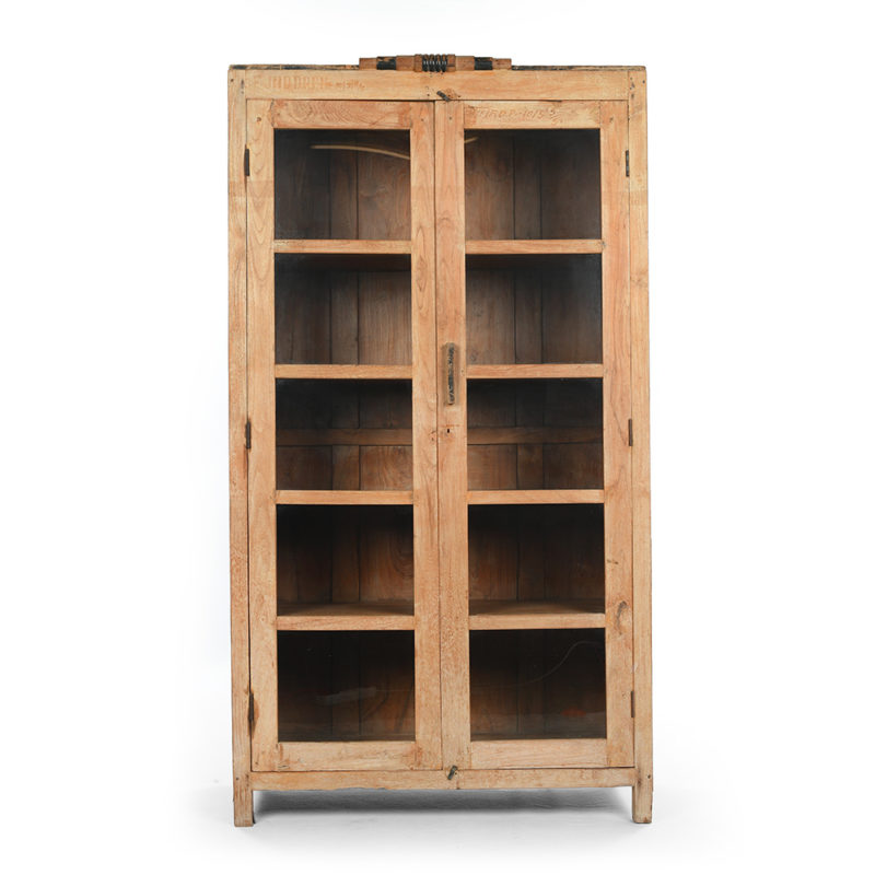 Armoire vitrée en bois Mes Découvertes Julien Cohen