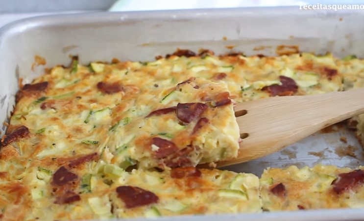 Receita de Torta Leve de Abobrinha com Calabresa Mesa e Sabor